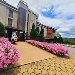 Hotel семеен Golden Place 3*