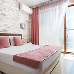 семеен Golden Place 3*
