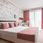 семеен Golden Place 3*