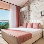 семеен Golden Place Hotel 3*