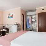 семеен Golden Place Hotel