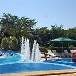 семеен Golden Place ホテル