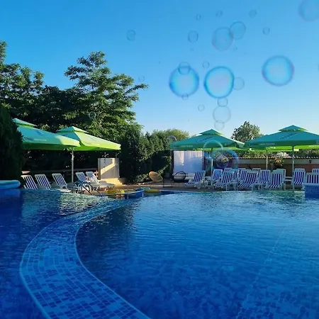 Golden Place 3*