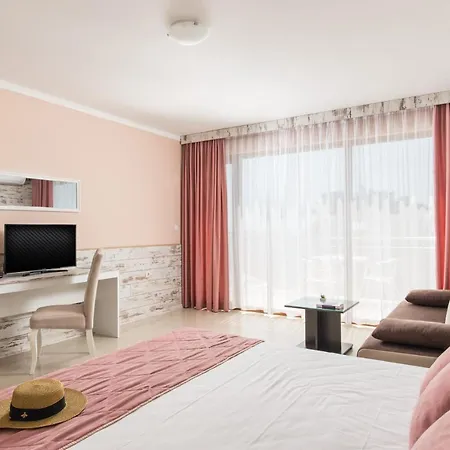 семеен Golden Place Hotell 3*
