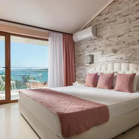 Hotell семеен Golden Place 3*
