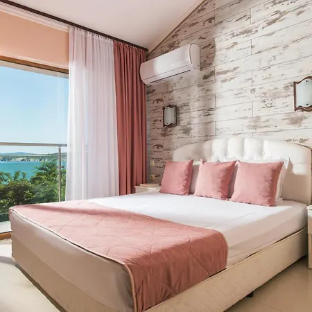 Golden Place Hotel 3*
