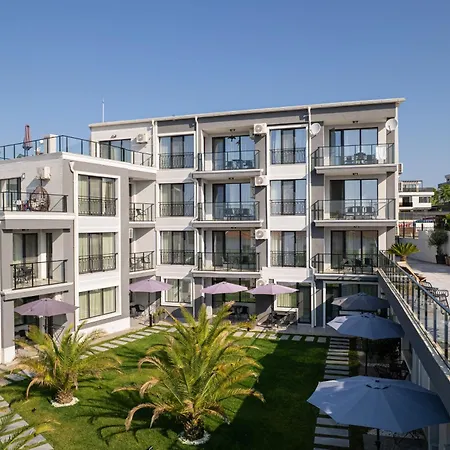 семеен Golden Place 3*