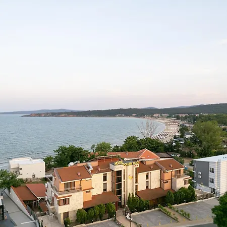 семеен Golden Place 3*