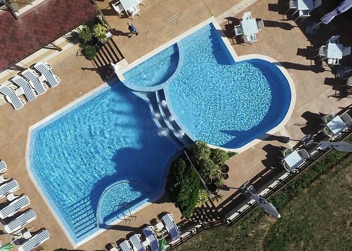 семеен Golden Place Hotel