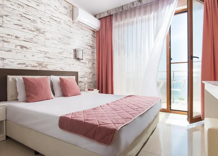 семеен Golden Place 3*