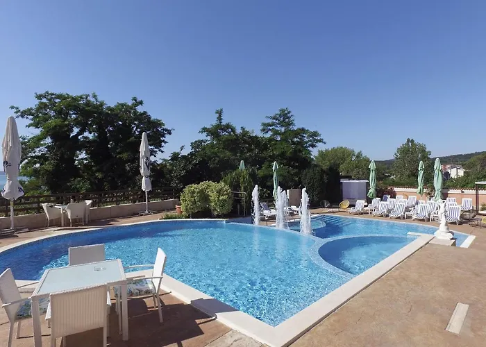 Hotel семеен Golden Place