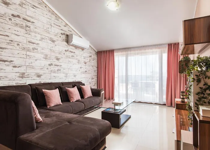 семеен Golden Place Hotel Sozopol