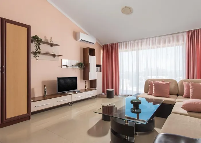 семеен Golden Place 3*