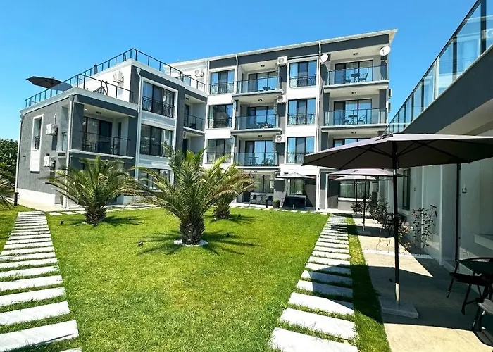 семеен Golden Place Hotel