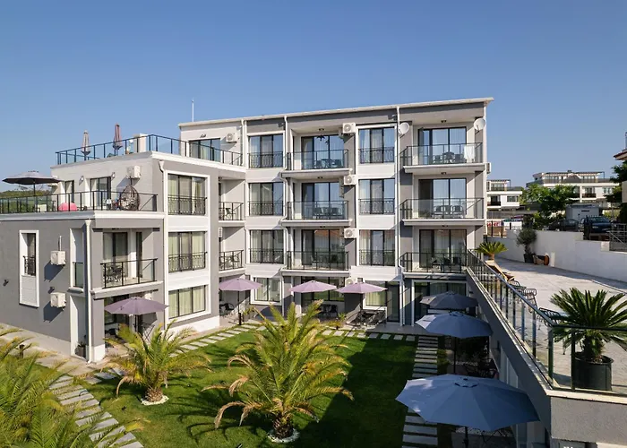 семеен Golden Place 3*