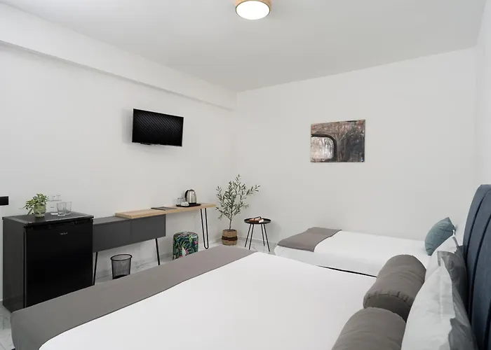 семеен Golden Place Hotel