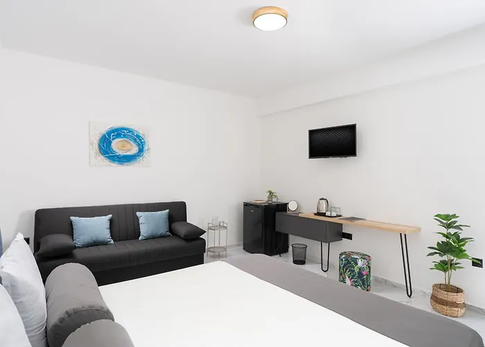 Hotel семеен Golden Place 3*