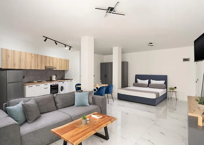 Hotel семеен Golden Place 3*