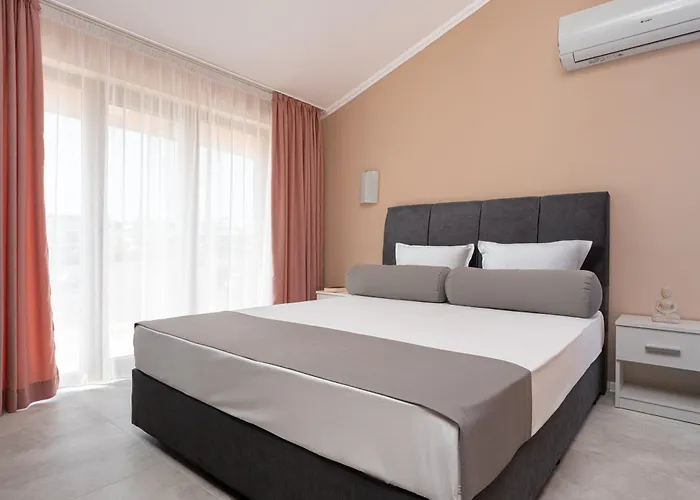 семеен Golden Place 3*