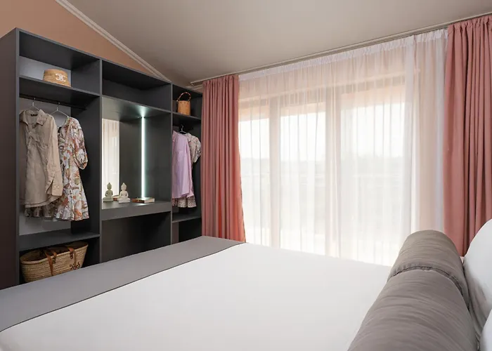 семеен Golden Place