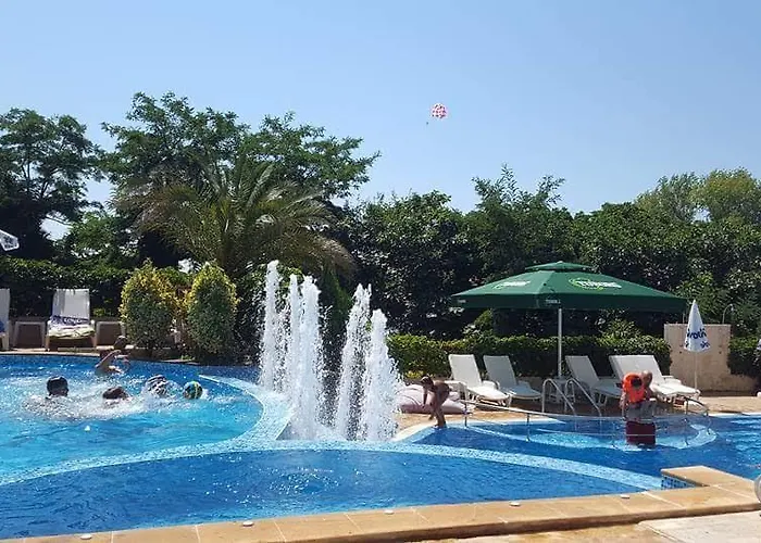 семеен Golden Place Hotel