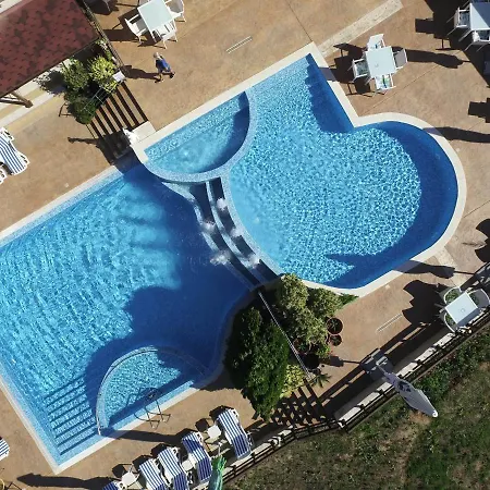 семеен Golden Place فندق