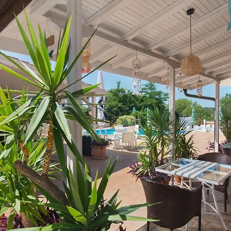 семеен Golden Place فندق 3*