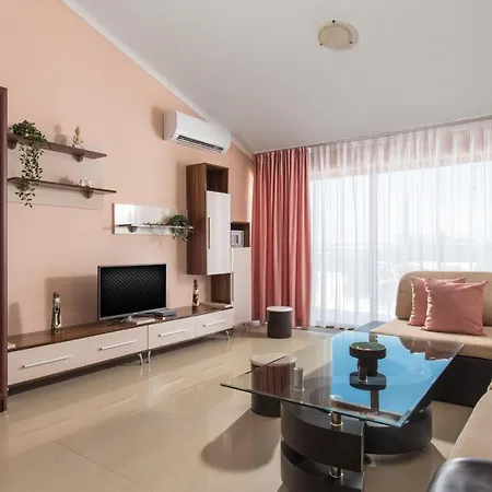 семеен Golden Place 3*