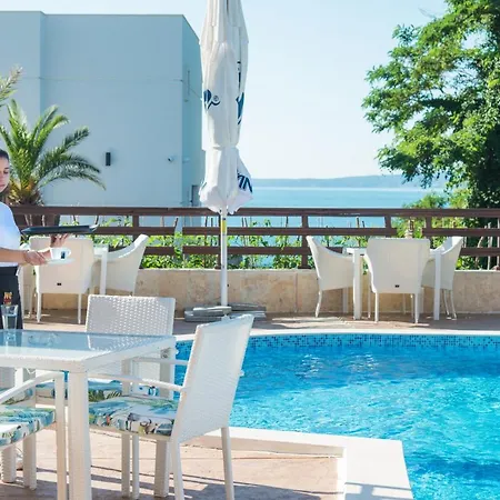 Hotel семеен Golden Place 3*