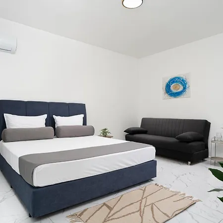 семеен Golden Place