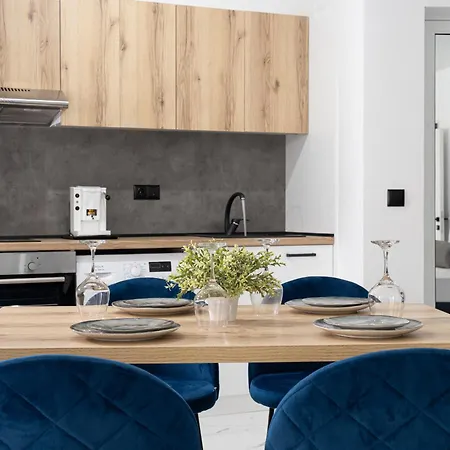 семеен Golden Place Hotel 3*