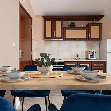 семеен Golden Place 호텔 3*