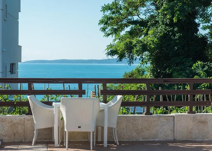 семеен Golden Place