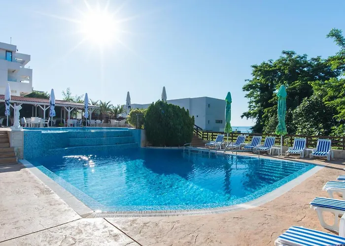 Отель семеен Golden Place