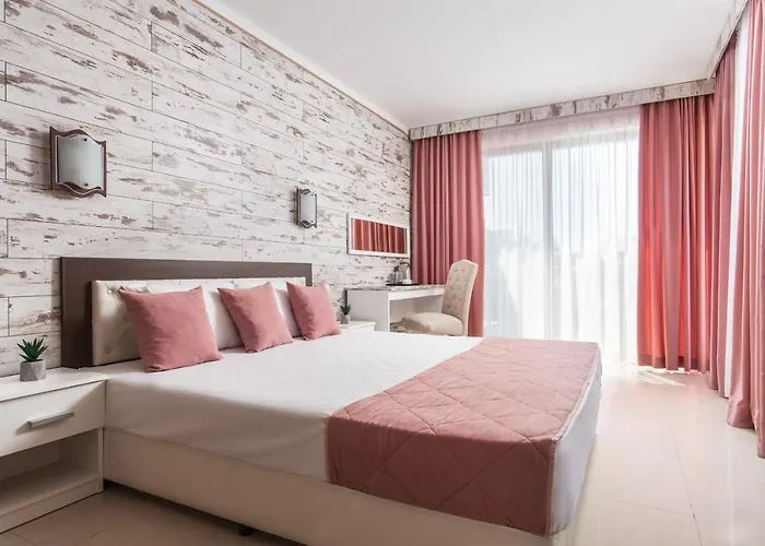 семеен Golden Place 3*