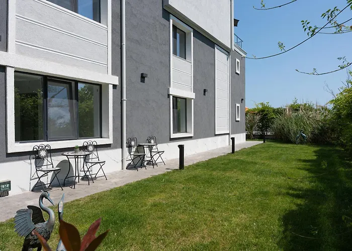 семеен Golden Place Отель