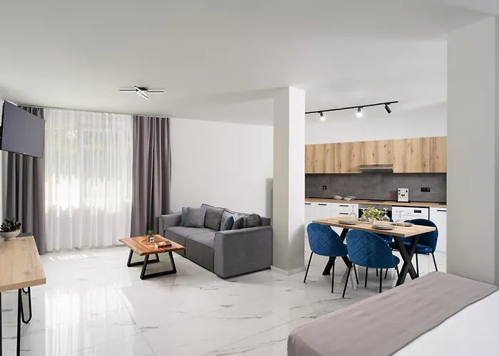 Отель семеен Golden Place