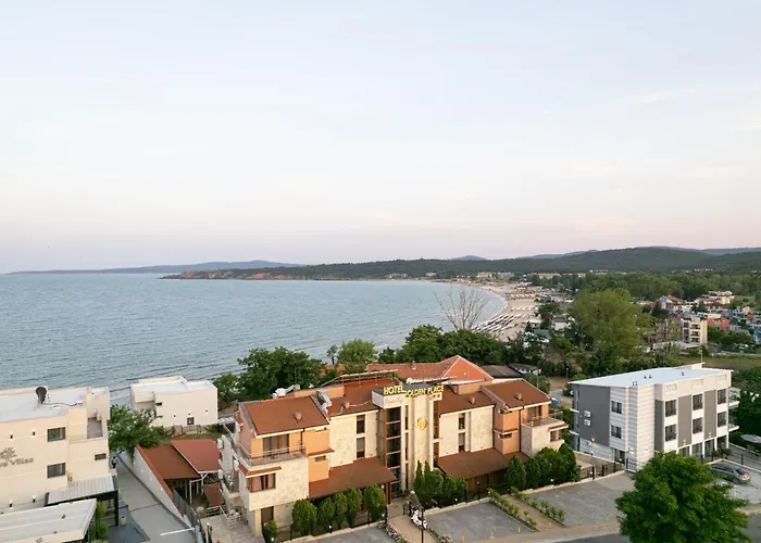 семеен Golden Place 3*